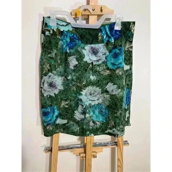 Kenzie 100% silk Women’s Floral Skirt with sequin accents size 6 - Picture 2 of 8